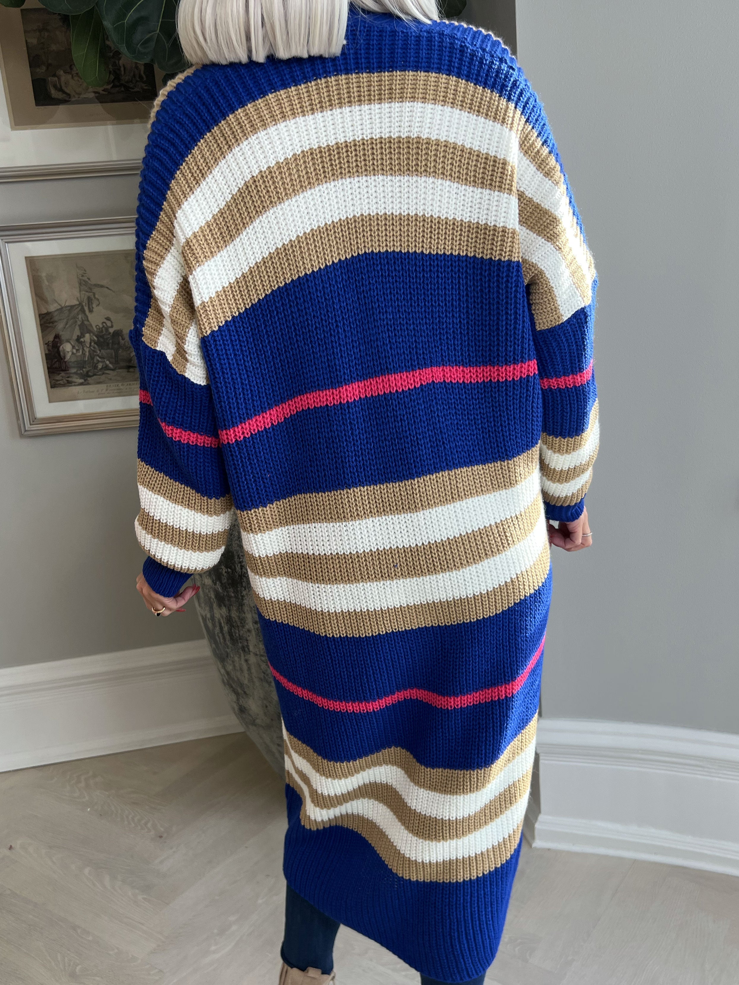 Mikla - Lång randig plus size kofta i stickad